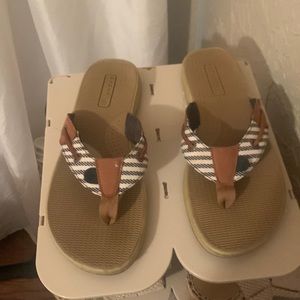 Sperry flip flops